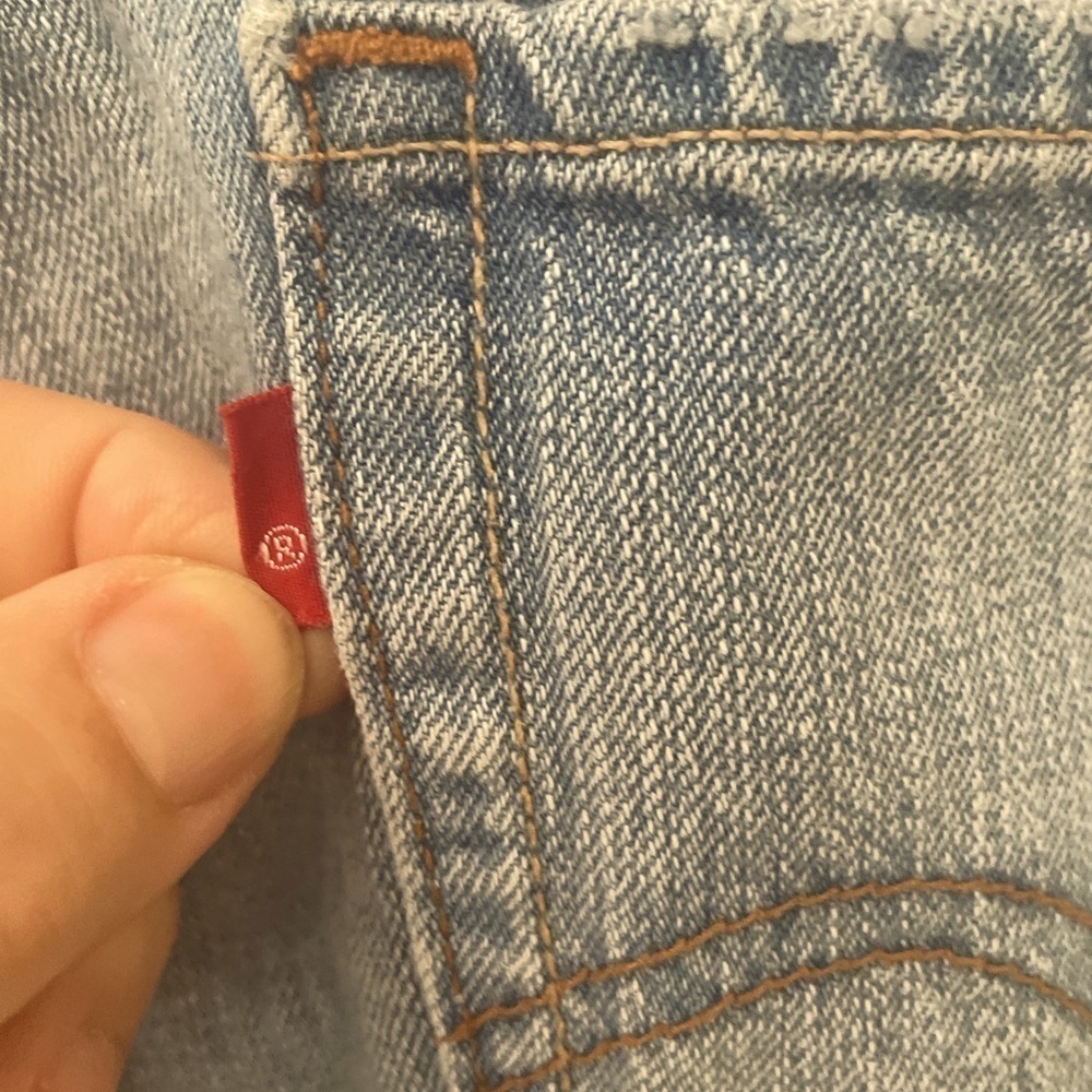 Vintage Women’s Levi’s Light Washed Worn Cowgirl Shorts Size 8 - Picture 7 of 11
